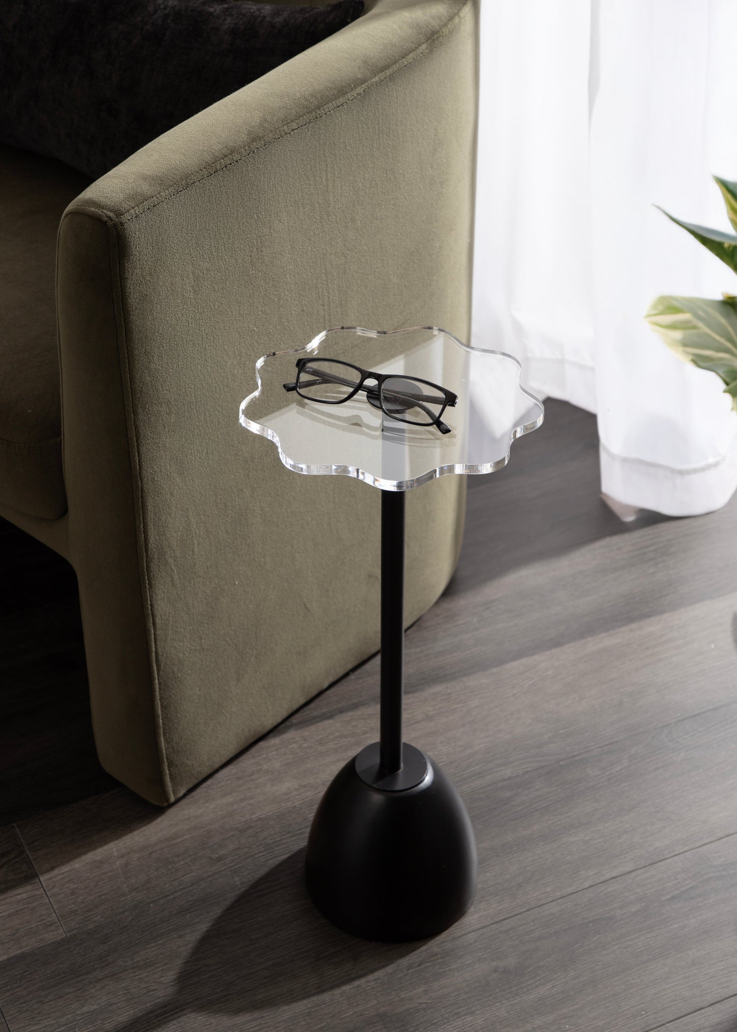 Acari Scalloped Drink Table