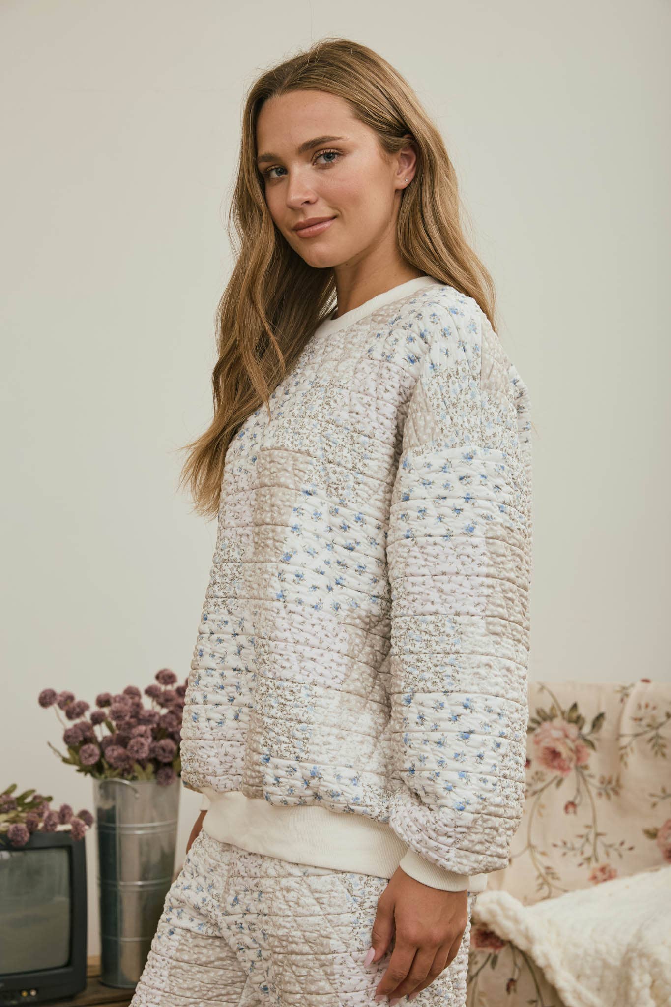 MULTI-FLORAL PATCHWORK LONG SLEEVE KNIT TOP: CREAM MULTI