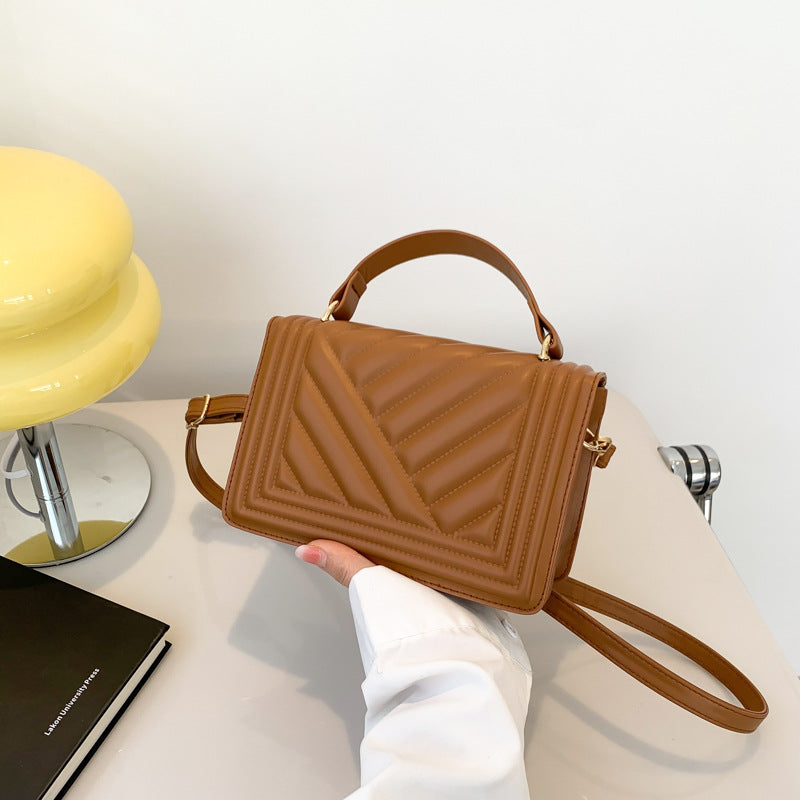 Dazzling Bags For Women Chain Crossbody Bags In Pu Leather Female Fashionable Shoulder Bag Ladies Handbags  Simple Messenger Bag Casual Indentation Western Style Portable Women
