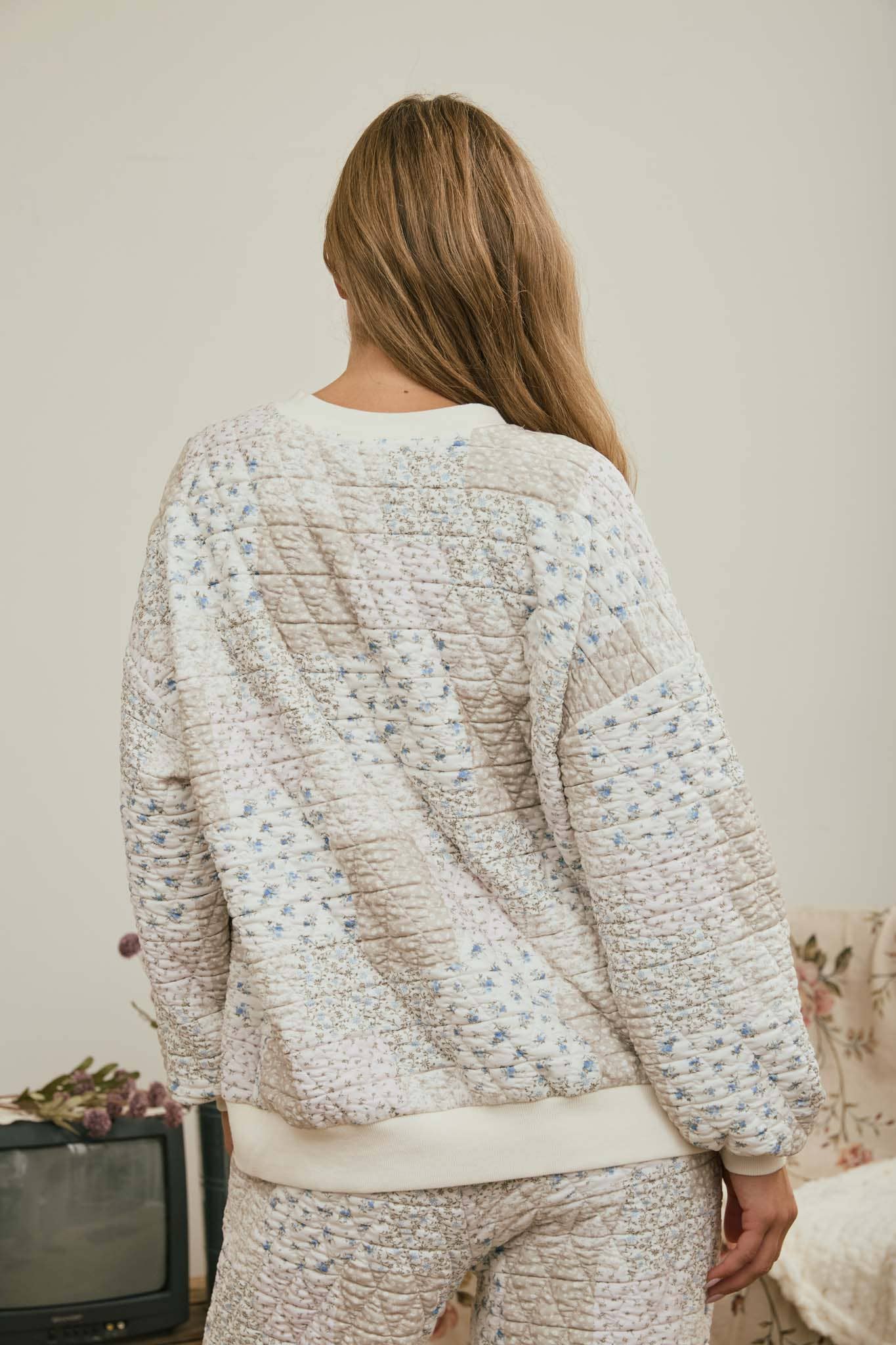 MULTI-FLORAL PATCHWORK LONG SLEEVE KNIT TOP: CREAM MULTI