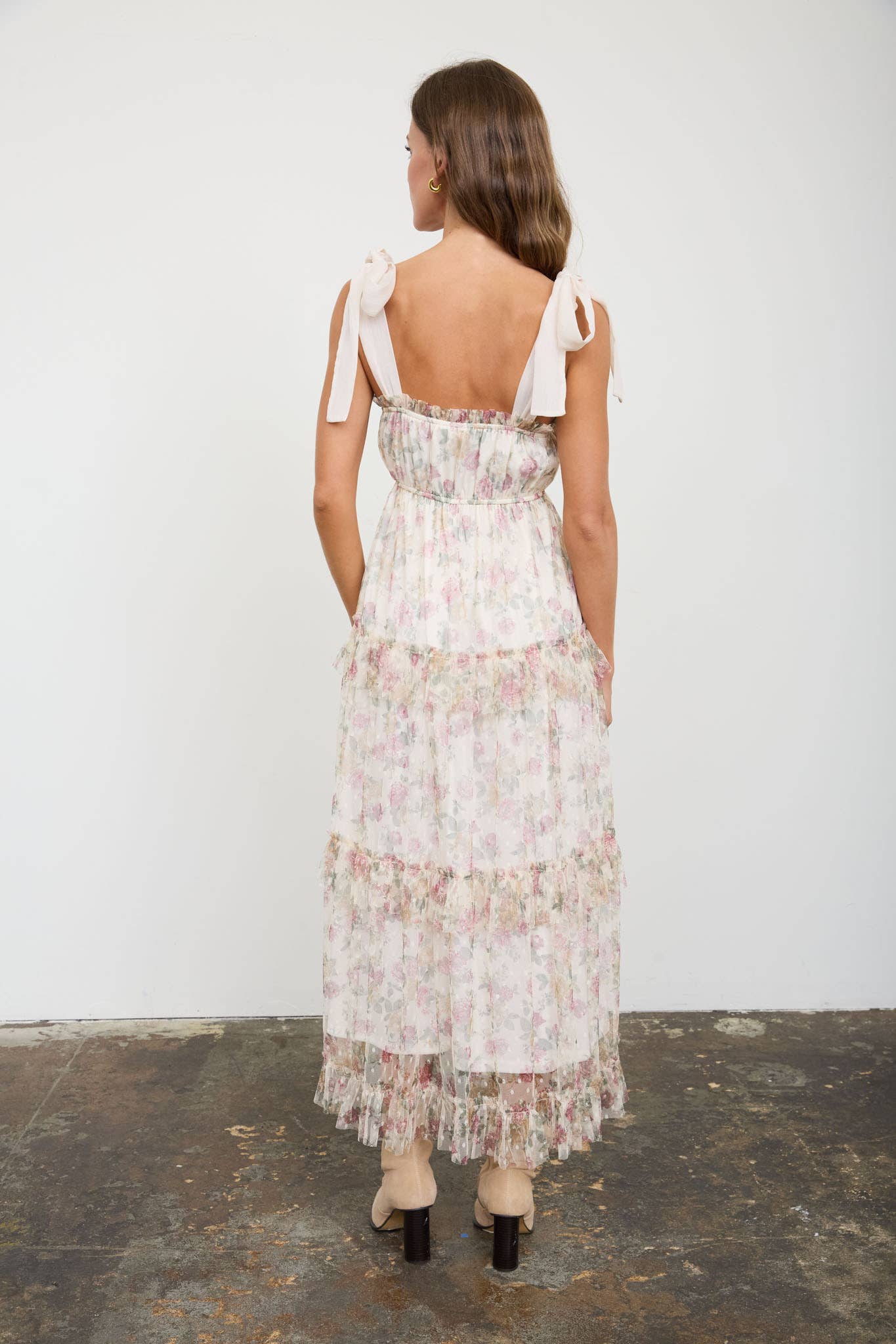 FLORAL CHIFFON TIE STRAP RUFFLED TIERED MIDI DRESS: OATMEAL MULTI