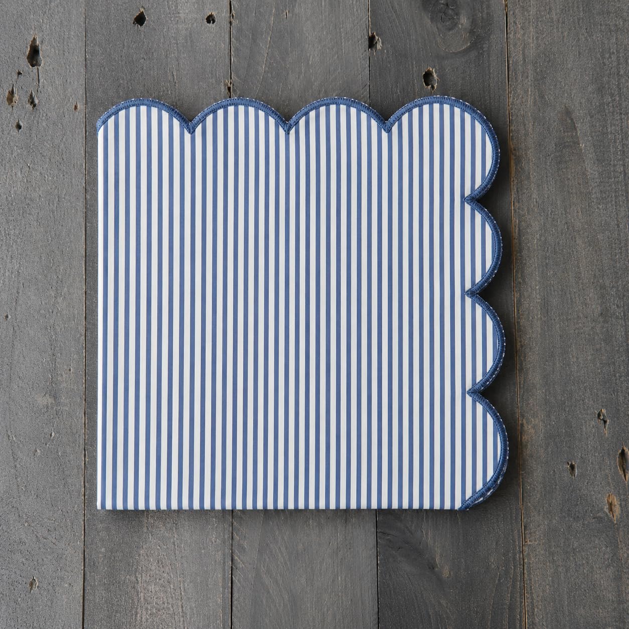 Fennco Styles Natural Scalloped Stripe Cloth Napkins 20" x 20", Set of 4 - Modern Farmhouse Table Napkins for Everyday Dining, Parties & Holiday Entertaining