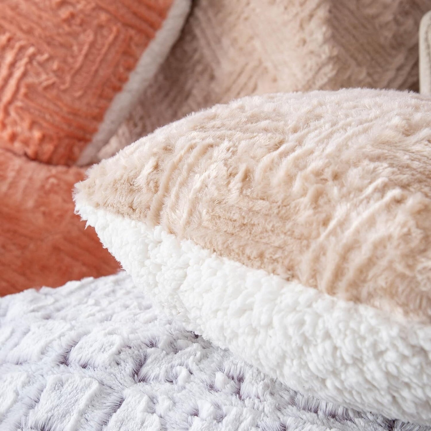 DaDa Bedding Neutral Faux Fur Heart Pillow (16x14)
