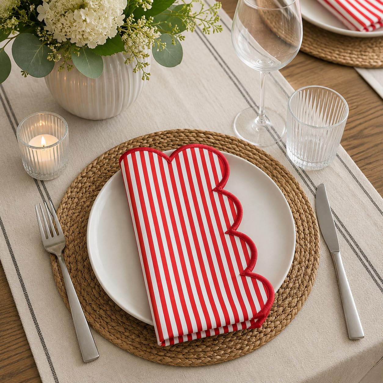 Fennco Styles Natural Scalloped Stripe Cloth Napkins 20" x 20", Set of 4 - Modern Farmhouse Table Napkins for Everyday Dining, Parties & Holiday Entertaining
