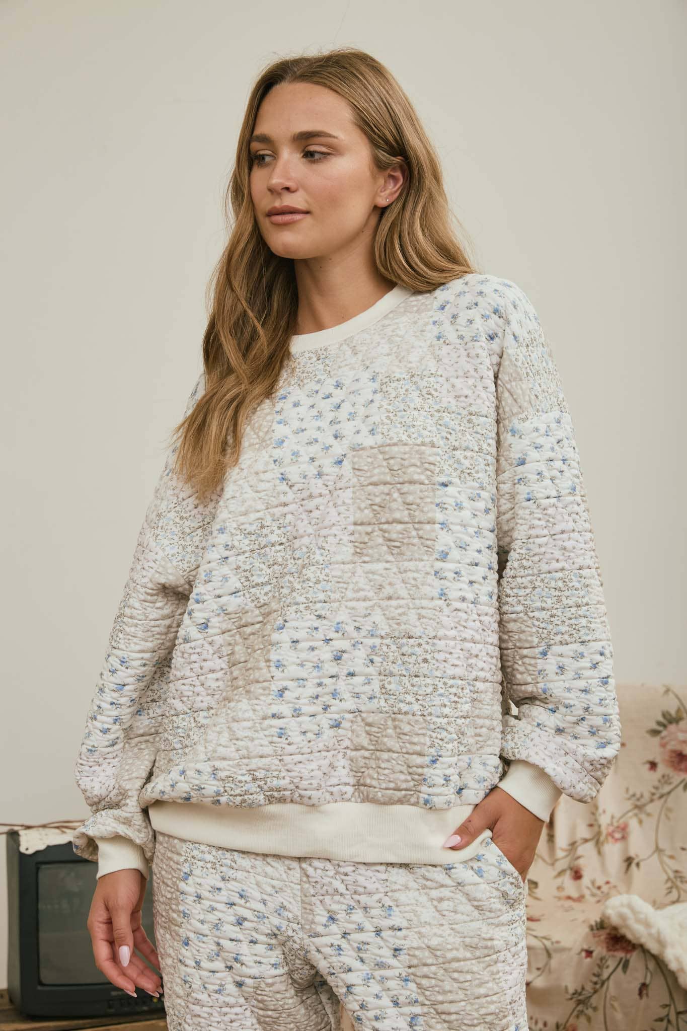 MULTI-FLORAL PATCHWORK LONG SLEEVE KNIT TOP: CREAM MULTI