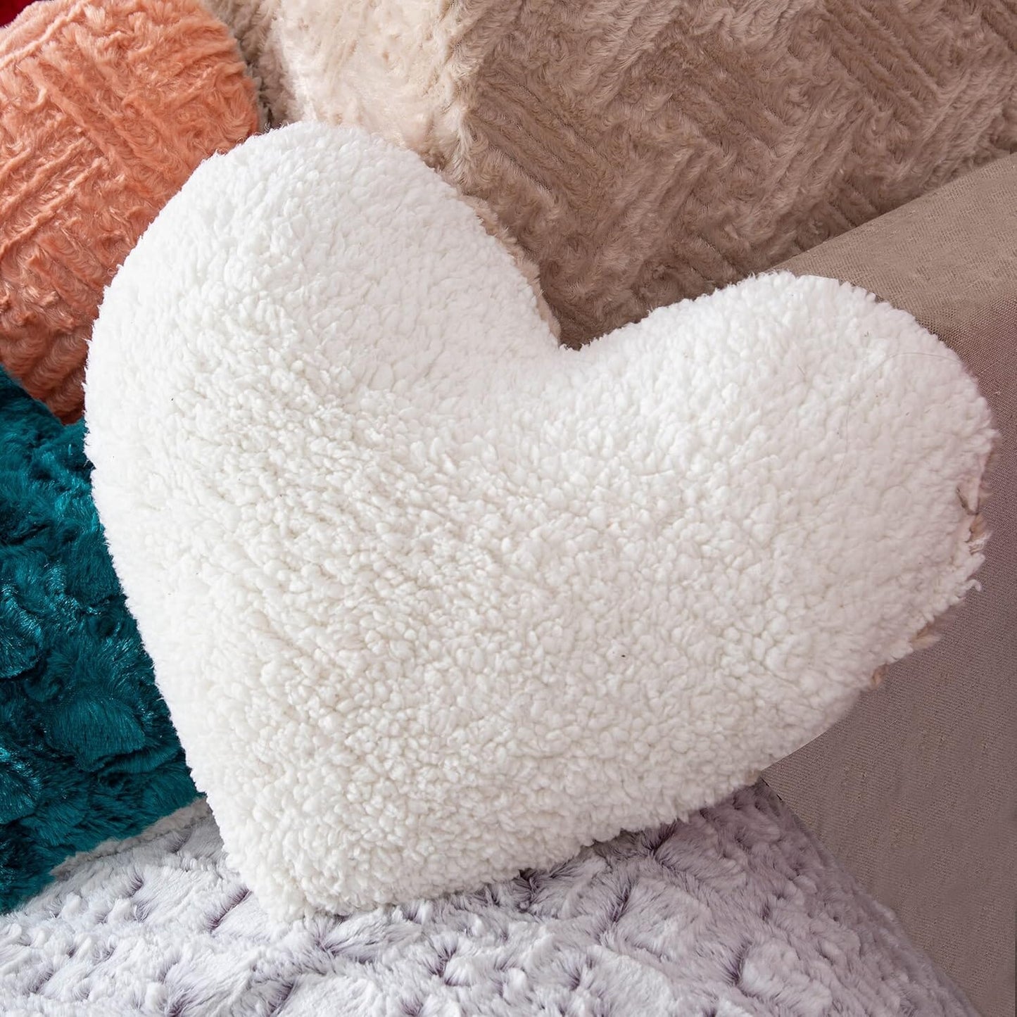 DaDa Bedding Neutral Faux Fur Heart Pillow (16x14)