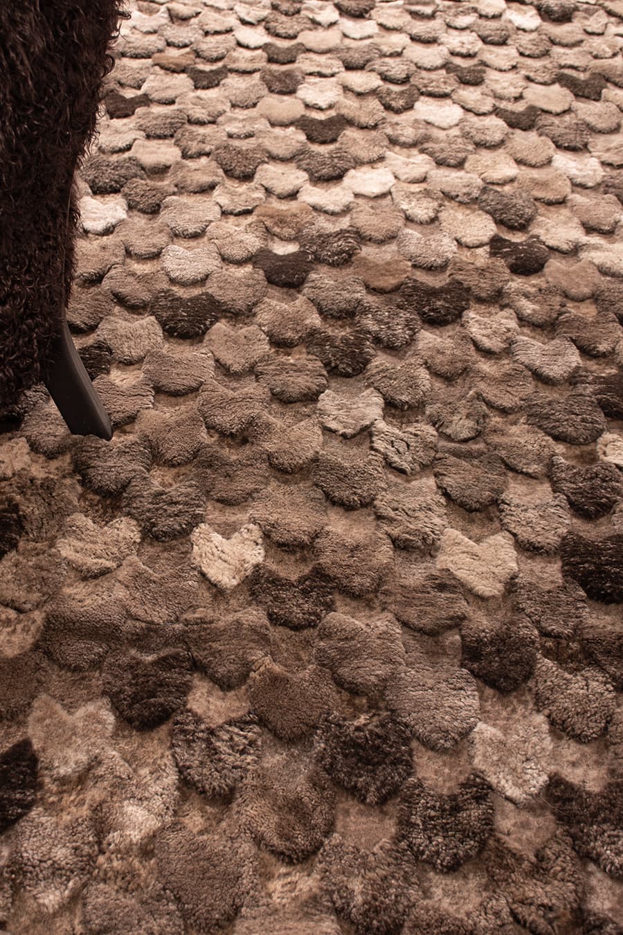 ARROWS – Hi-Low Sculpted Shearling Rug