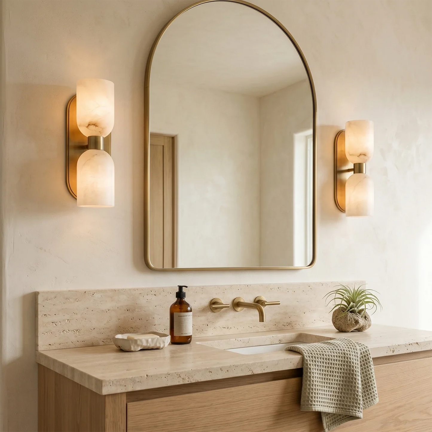 Alabaster Aurinde Wall Lamp