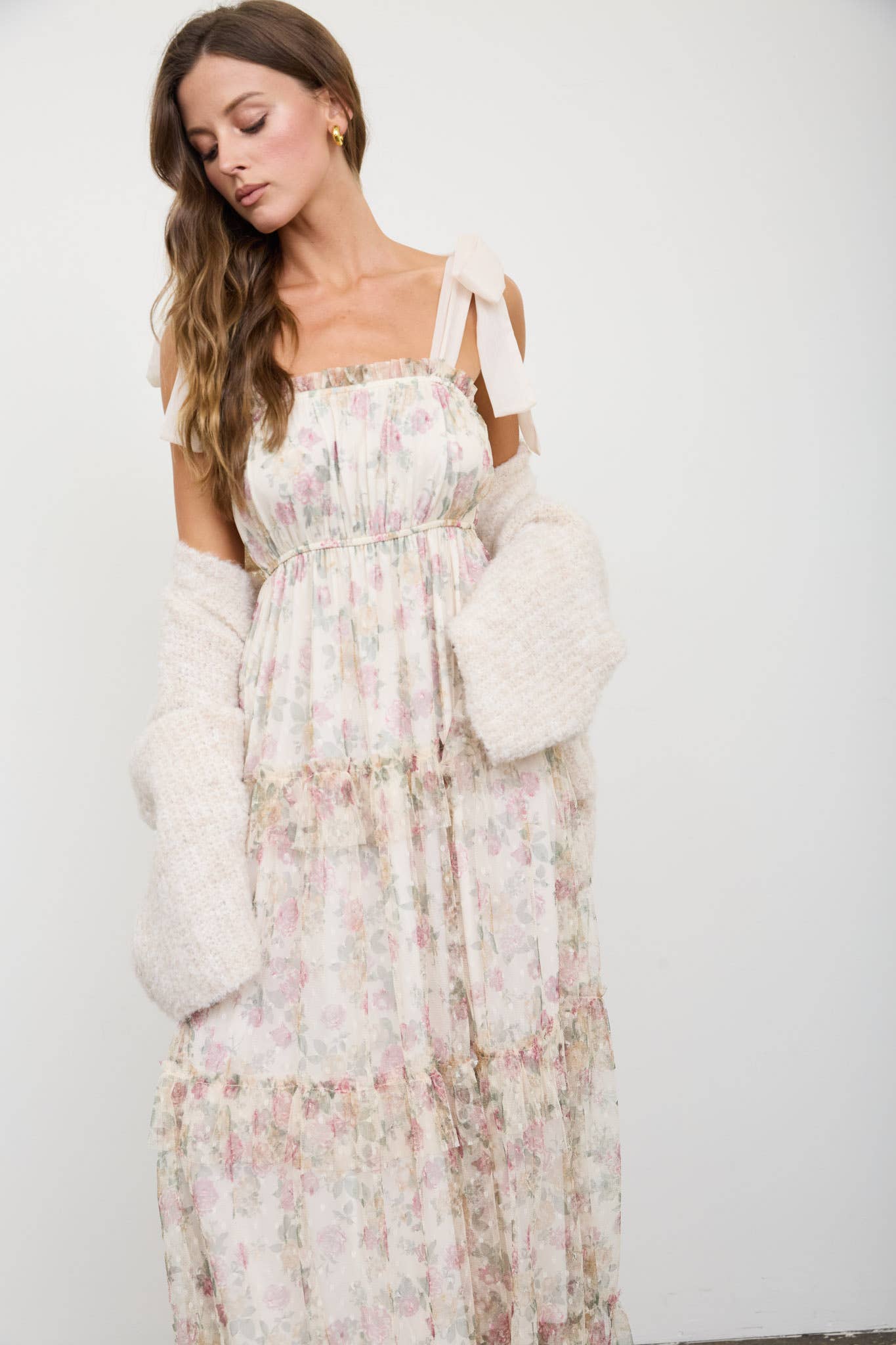 FLORAL CHIFFON TIE STRAP RUFFLED TIERED MIDI DRESS: OATMEAL MULTI